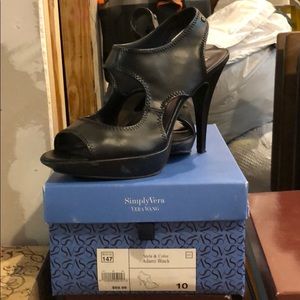 Simply Vera by Vera Wang size 10 black heels
